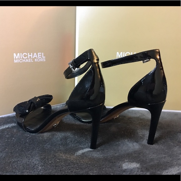 Michael Kor Black heels NEW in box - Picture 5 of 8